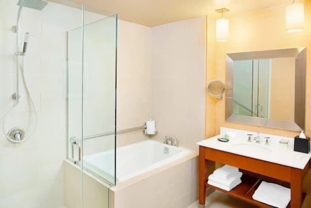 芝加哥北岸威斯汀飯店-傳統客房, 2 張加大雙人床 (Mobility Accessible, Roll-in Shower)-4