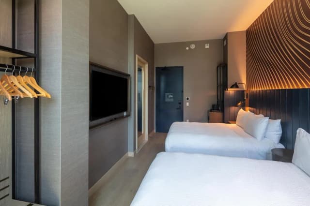 Tempo by Hilton New York Times Square-2 Queen Beds Deluxe Skyline View-6