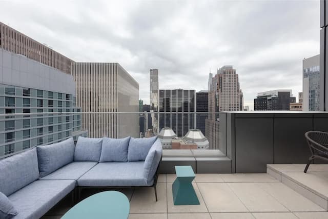 紐約時代廣場 Tempo by Hilton 飯店-套房, 1 張特大雙人床, 邊間 (Roll-In Shower)-7