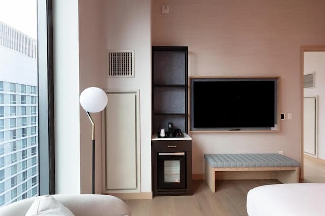 紐約時代廣場 Tempo by Hilton 飯店-套房, 1 張特大雙人床, 邊間 (Roll-In Shower)-3