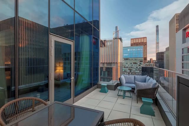 紐約時代廣場 Tempo by Hilton 飯店-套房, 1 張特大雙人床, 邊間 (Roll-In Shower)-10