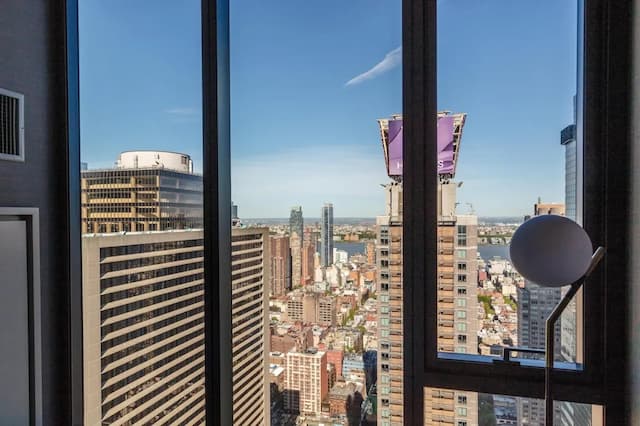 紐約時代廣場 Tempo by Hilton 飯店-套房, 1 張特大雙人床, 邊間 (Roll-In Shower)-11