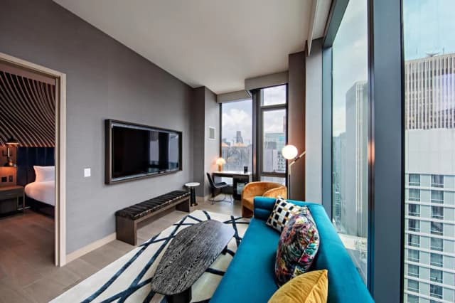 Tempo by Hilton New York Times Square-King Corner Suite Times Sq Vw HearING AccESS-18