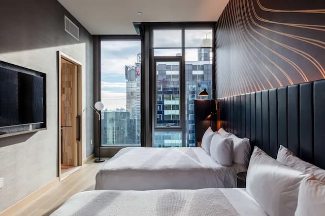 紐約時代廣場 Tempo by Hilton 飯店-套房, 2 張加大雙人床 (Roll-In Shower)-1