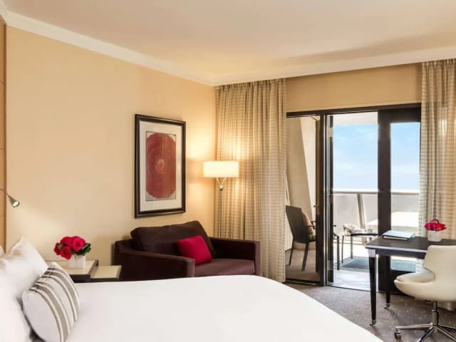 Sofitel LA at Beverly Hills-奢华客房, 1 张特大床, 露台-4