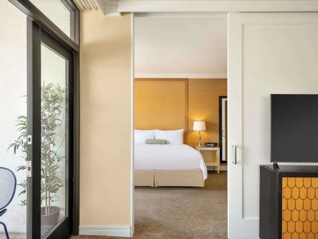 Sofitel LA at Beverly Hills-套房, 1 张特大床 (Beverly Boulevard View)-1