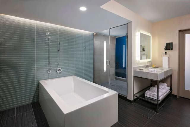 The Royal Sonesta Chicago Downtown-Superior Suite, 1 King Bed (State, Hearing)-9