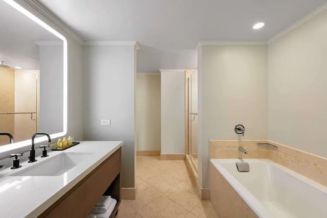 The Royal Sonesta Chicago Downtown-Junior Suite, 1 King Bed-7