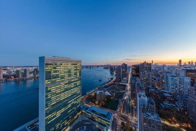 Millennium Hilton New York One UN Plaza-1 King Bed-3