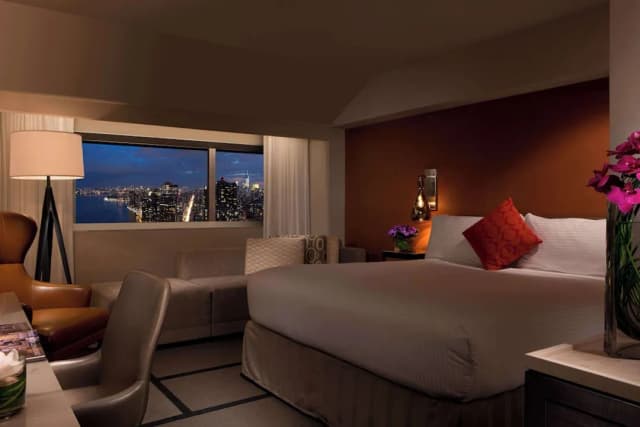 Millennium Hilton New York One UN Plaza-1 King Bed-6