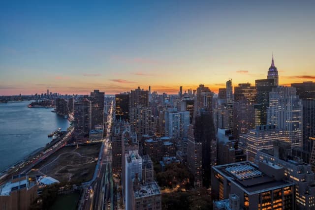 Millennium Hilton New York One UN Plaza-1 King Bed, Mobility Accessible with Bathtub-1