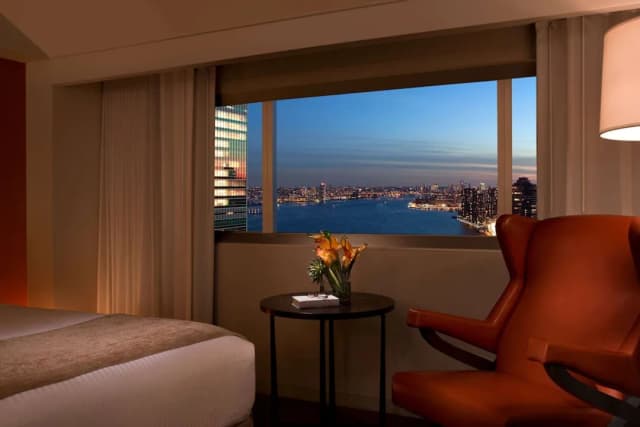 Millennium Hilton New York One UN Plaza-Deluxe Room, 2 Double Beds, City View-2