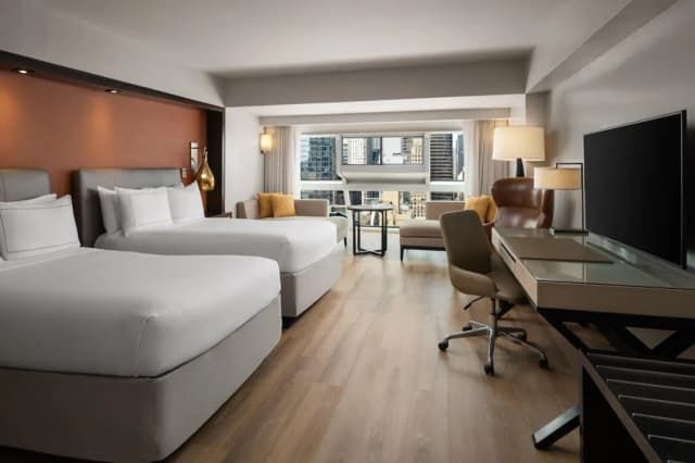 Millennium Hilton New York One UN Plaza-Deluxe Room, 2 Double Beds, City View-8