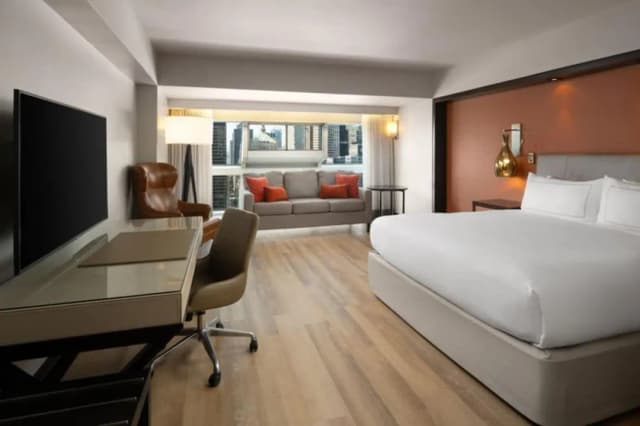 Millennium Hilton New York One UN Plaza-Deluxe Room, 1 King Bed, City View (King)-11