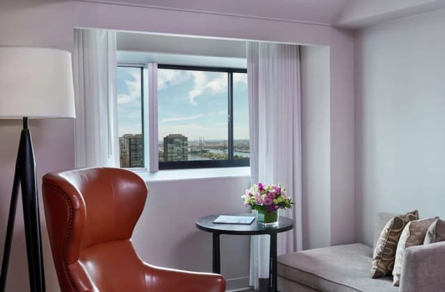 Millennium Hilton New York One UN Plaza-Deluxe Room, 1 King Bed, City View (King)-10