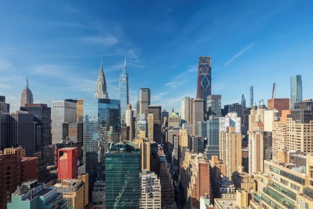 Millennium Hilton New York One UN Plaza-Deluxe Room, 1 King Bed, City View (King)-5