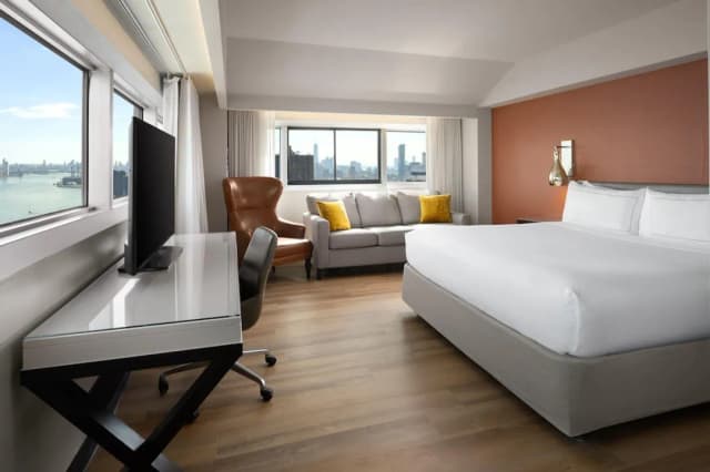 Millennium Hilton New York One UN Plaza-Premium Room, 1 King Bed, City View, Corner-7