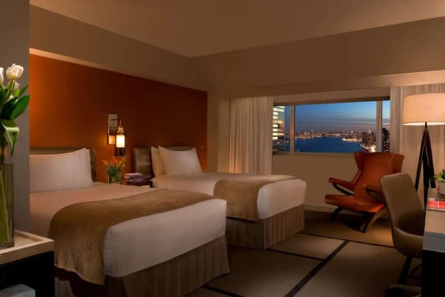 Millennium Hilton New York One UN Plaza-Room, 2 Twin Beds, City View (Beds)-3