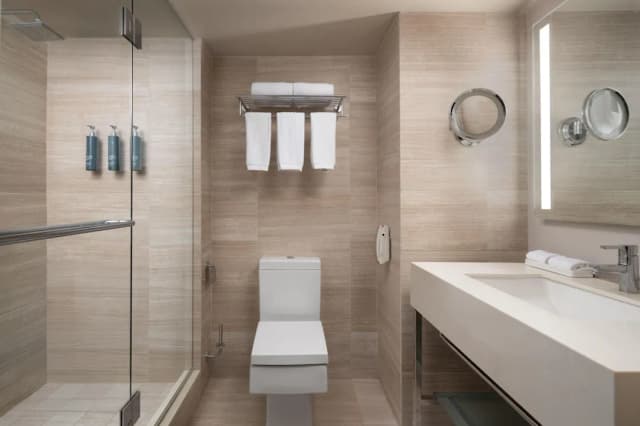 Millennium Hilton New York One UN Plaza-Presidential Suite, 2 Bedrooms-7