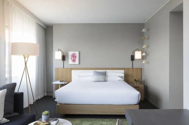 キンプトン エヴァリー ホテル ハリウッド バイ IHG-スイート キングベッド 1 台 (Spa)-5