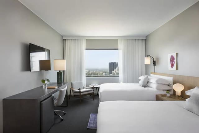 キンプトン エヴァリー ホテル ハリウッド バイ IHG-ルーム クイーンベッド 2 台 車椅子で利用可能なシャワー (Mobility)-1