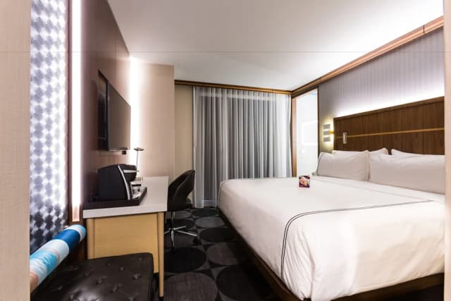 Crowne Plaza HY36 Midtown Manhattan by IHG-Premium Room, 1 King Bed-3