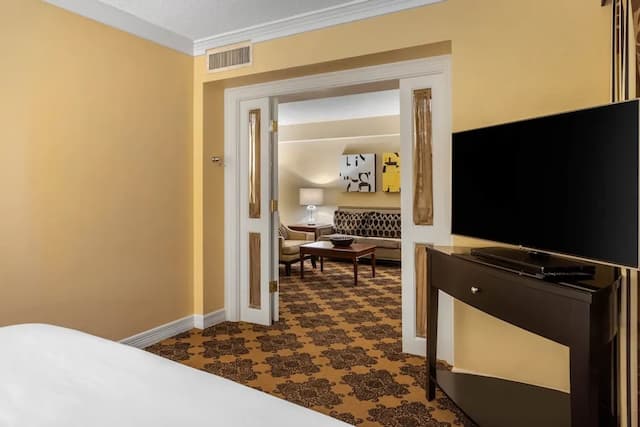 Omni Houston Hotel-Suite, 1 King Bed (Galleria Suite)-4