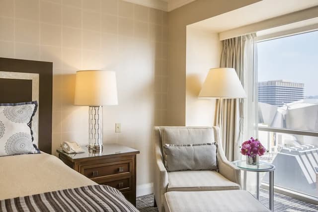 옴니 로스앤젤레스 호텔 앳 캘리포니아 플라자-프리미어룸, 킹사이즈침대 1개-3