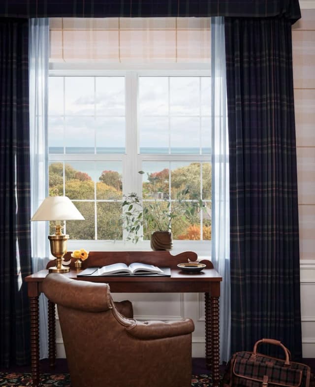 希爾頓伊凡斯頓研究生飯店-客房, 1 張特大雙人床, 湖景-2