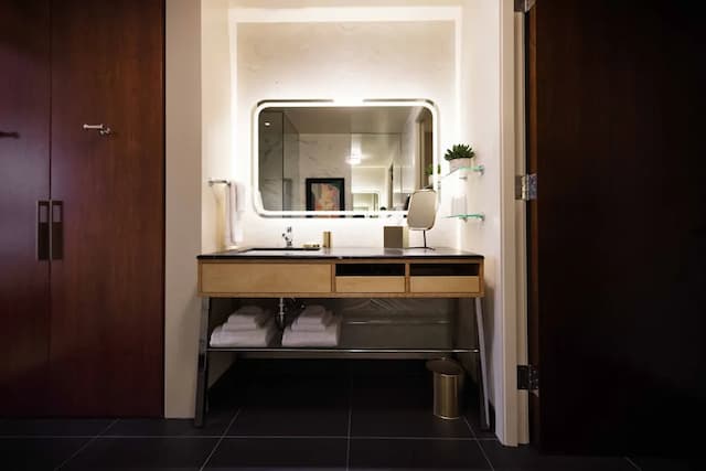 芝加哥總督飯店-豪華客房, 1 張特大雙人床-8