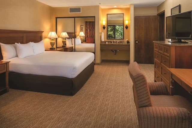 ダブルツリー バイ ヒルトン シアトル エアポート-プレミアム ルーム バルコニー (2 Sleeping Areas)-1