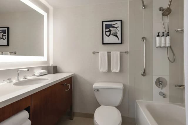 Crowne Plaza Seattle - Downtown by IHG-Standard Room, 2 Queen Beds, Non Smoking (No Resort Fee)-4