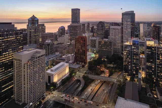 Crowne Plaza Seattle - Downtown by IHG-Standard Room, 2 Queen Beds, Non Smoking (No Resort Fee)-5