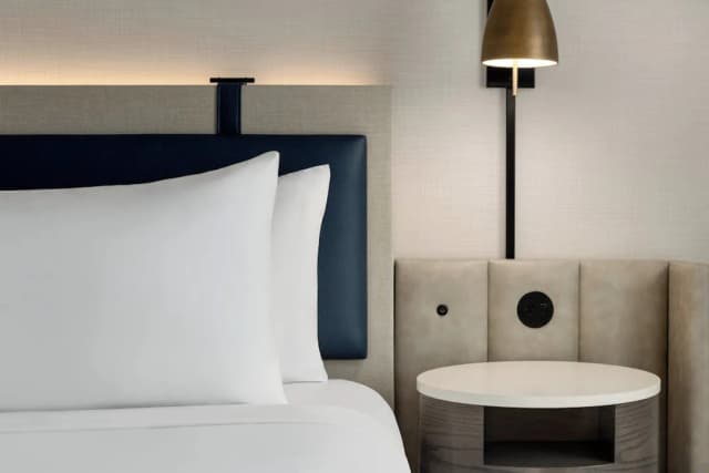 Crowne Plaza Seattle - Downtown by IHG-Standard Room (No Resort Fee)-1