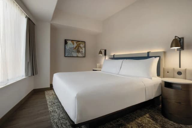 Crowne Plaza Seattle - Downtown by IHG-Standard Room, 1 King Bed (No Resort Fee)-3