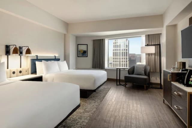 Crowne Plaza Seattle - Downtown by IHG-Premium Room, 2 Queen Beds, Non Smoking (Space Needle View)-3