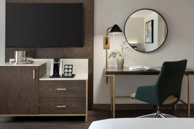 Crowne Plaza Seattle - Downtown by IHG-Premium Room, 2 Queen Beds, Non Smoking (Space Needle View)-2