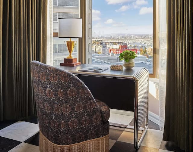 西雅圖 Graduate by Hilton 飯店-客房, 1 張特大雙人床, 無障礙, 浴缸-4