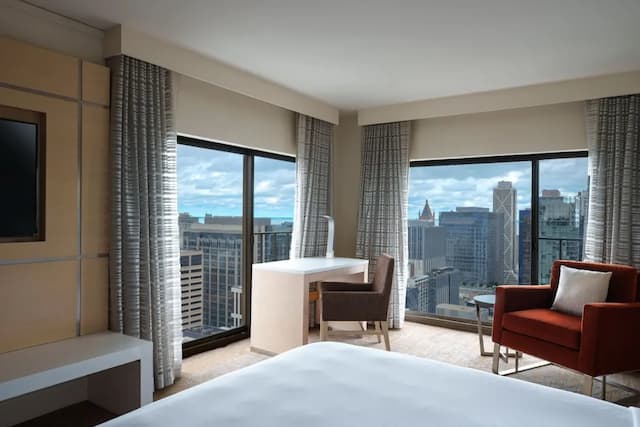 Chicago Marriott Downtown Magnificent Mile-Room, 1 King Bed, City View-1