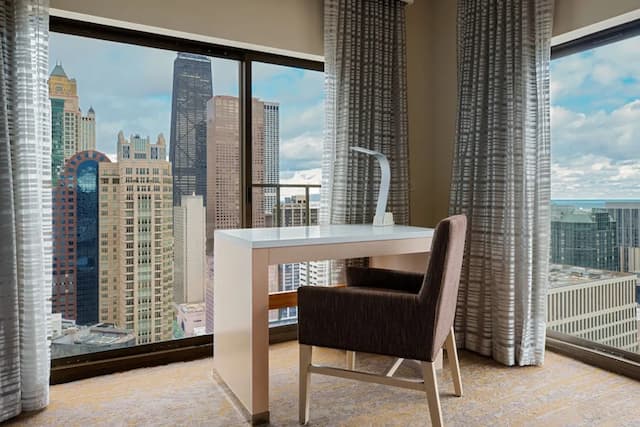 Chicago Marriott Downtown Magnificent Mile-Room, 1 King Bed, City View-3
