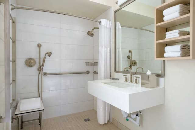 Chicago Marriott Downtown Magnificent Mile-Room, 2 Double Beds (Mobility Accessible, Roll-In Shower)-4