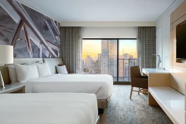 Chicago Marriott Downtown Magnificent Mile-Room, 2 Double Beds (Mobility Accessible, Roll-In Shower)-3