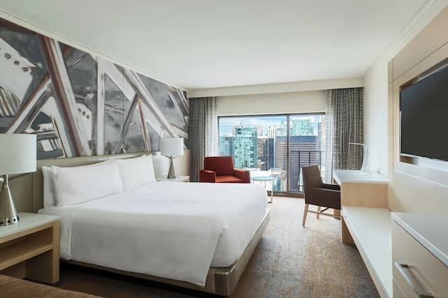 Chicago Marriott Downtown Magnificent Mile-Room, 1 King Bed (Mobility Accessible, Tub)-1