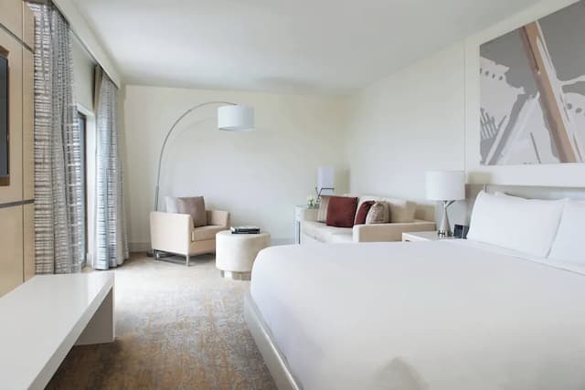 Chicago Marriott Downtown Magnificent Mile-Room, 1 King Bed (Mobility Accessible, Tub)-2