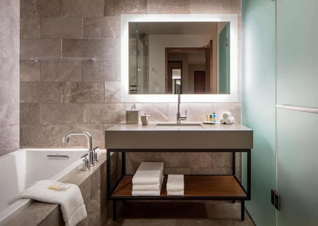 Hyatt Regency Lake Washington at Seattle’s Southport-Room, 1 King Bed, Lake View, Corner-10