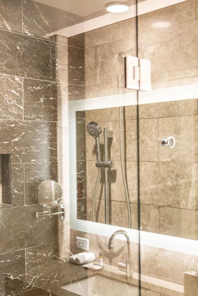 Hyatt Regency Lake Washington at Seattle’s Southport-Room, 1 King Bed, Lake View, Corner-9