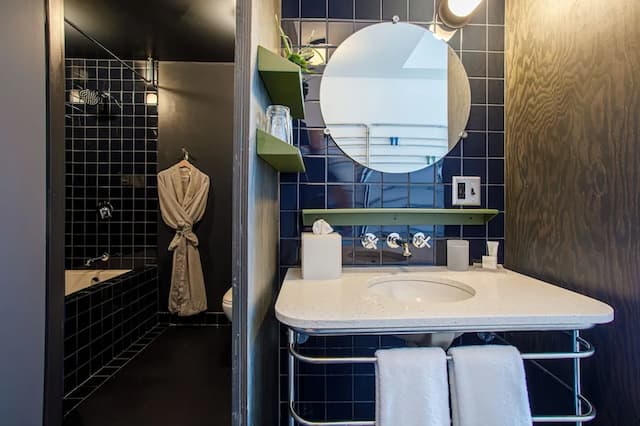 艾蜜莉飯店-豪華客房, 1 張特大雙人床 (Deluxe King)-8