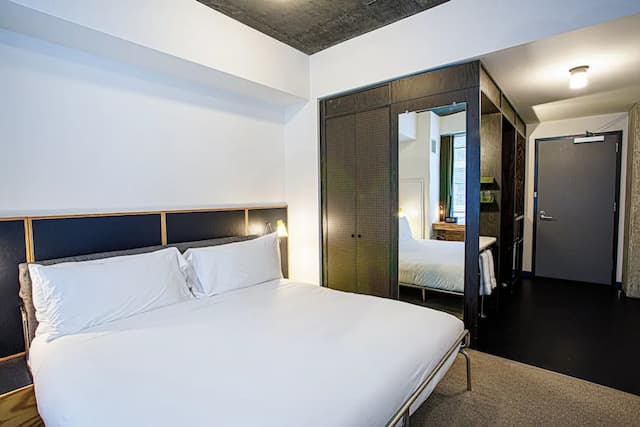 The Emily Hotel-标准房, 1 张特大床 (Standard King)-1