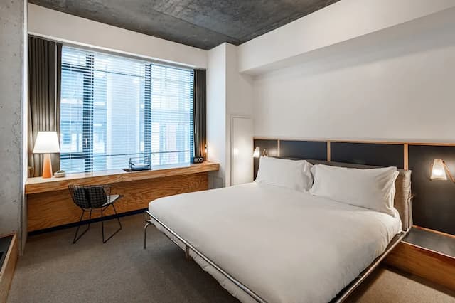 The Emily Hotel-标准房, 1 张特大床 (Standard King)-3