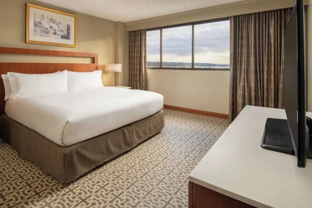 DoubleTree Suites by Hilton Seattle Airport - Southcenter-Premium Suite, 1 King Bed, Accessible (Hearing)-1